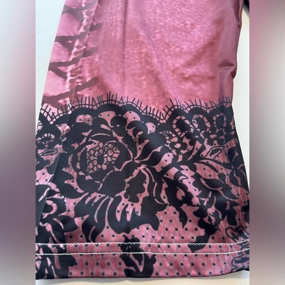 Women’s Maroon Color Denim Print Gothic Floral Print Skinny Cropped Pants New - Picture 3 of 5